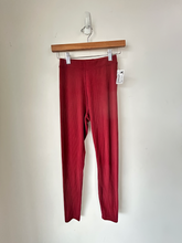 Load image into Gallery viewer, Alo Athletic Pants Size Small
