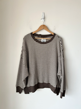 Load image into Gallery viewer, American Eagle Long Sleeve Top Size Small
