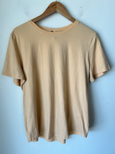 Load image into Gallery viewer, Lulu Lemon Athletic Top Size Medium
