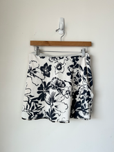 Load image into Gallery viewer, Abercrombie &amp; Fitch Short Skirt Size Small
