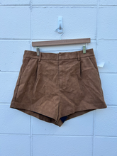 Load image into Gallery viewer, Free People Shorts Size Large
