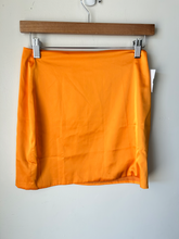 Load image into Gallery viewer, White Fox Short Skirt Size Small
