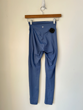 Load image into Gallery viewer, Lulu Lemon Athletic Pants Size 3/4 (27)
