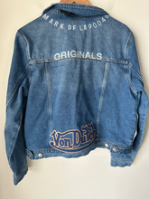 Load image into Gallery viewer, Von Dutch Outerwear Size Large

