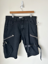 Load image into Gallery viewer, Shorts Size 36
