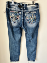 Load image into Gallery viewer, Rock Revival Denim Size 9/10 (30)

