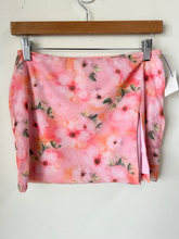 Load image into Gallery viewer, Princess Polly Short Skirt Size Medium
