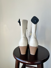 Load image into Gallery viewer, Universal Thread Boots Womens 11
