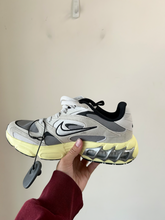 Load image into Gallery viewer, Nike Mens Athletic Shoes Mens 8.5
