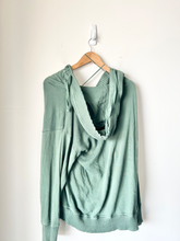 Load image into Gallery viewer, Aerie Sweatshirt Size Medium
