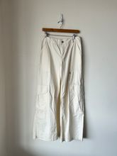 Load image into Gallery viewer, Bdg Pants Size Large
