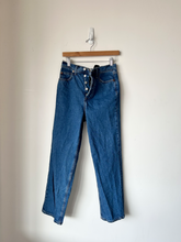 Load image into Gallery viewer, Universal Thread Denim Size 5/6 (28)
