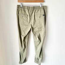 Load image into Gallery viewer, Gap Pants Size Medium
