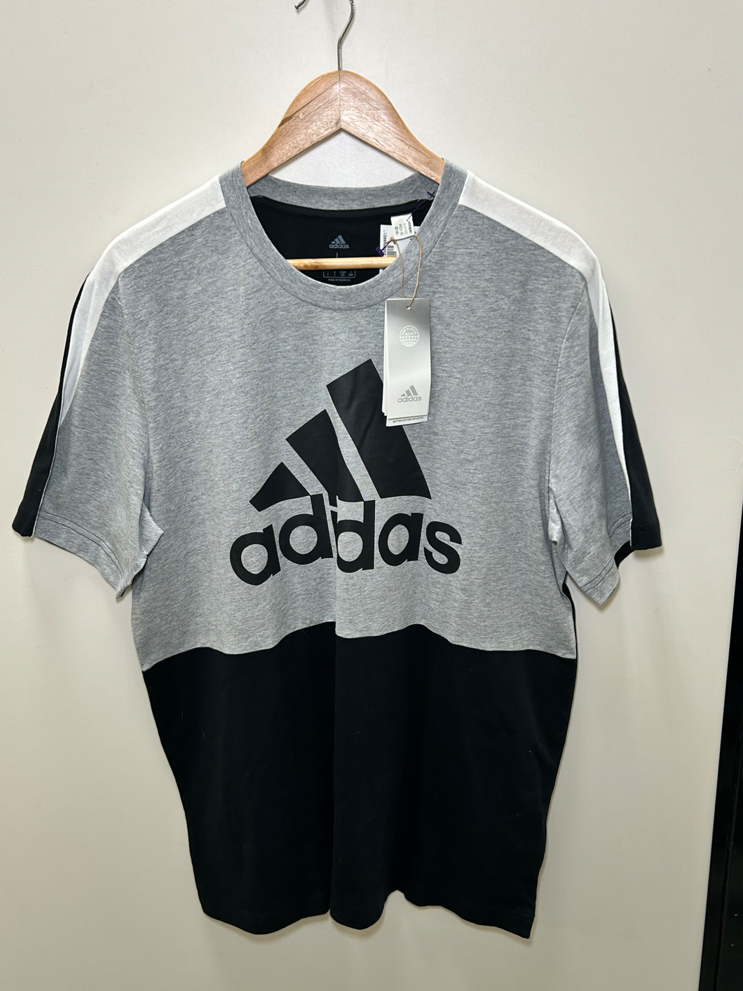 Adidas T-shirt Size Large