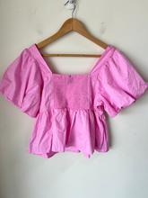 Load image into Gallery viewer, Old Navy Short Sleeve Top Size Medium
