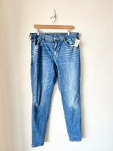 Load image into Gallery viewer, American Eagle Denim Size 13/14 (32)
