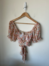 Load image into Gallery viewer, Altar&#39;d State Short Sleeve Top Size Large
