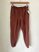 Load image into Gallery viewer, Lulu Lemon Athletic Pants Size Small
