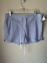 Load image into Gallery viewer, Vineyard Vines Shorts Size Medium
