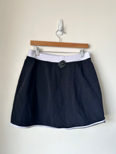 Load image into Gallery viewer, Alo Athletic Shorts Size Large
