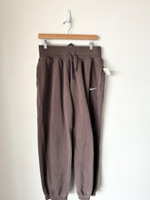 Load image into Gallery viewer, Nike Athletic Pants Size Medium

