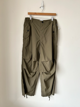 Load image into Gallery viewer, Athletic Pants Size Small

