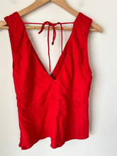 Load image into Gallery viewer, Abercrombie &amp; Fitch Tank Top Size Medium

