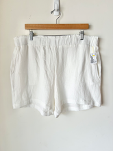 Load image into Gallery viewer, Stitch Star Shorts Size Large
