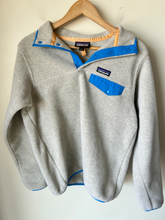 Load image into Gallery viewer, Patagonia Outerwear Size Small
