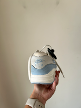 Load image into Gallery viewer, Nike Casual Shoes Womens 6
