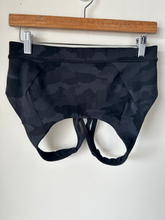 Load image into Gallery viewer, Lululemon Sports Bra Size Large
