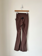 Load image into Gallery viewer, Yogalicious Athletic Pants Size Small
