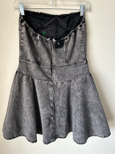 Load image into Gallery viewer, Dress Size Medium

