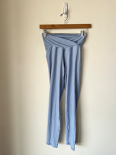 Load image into Gallery viewer, Offline Athletic Pants Size Medium
