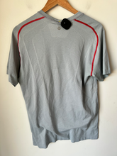 Load image into Gallery viewer, Lulu Lemon Athletic Top Size Medium
