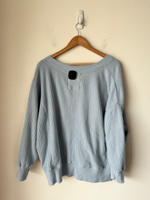 Load image into Gallery viewer, American Eagle Sweater Size Medium
