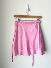 Load image into Gallery viewer, Zara Short Skirt Size Medium
