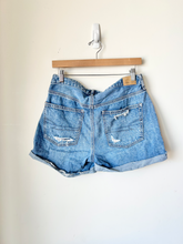Load image into Gallery viewer, American Eagle Shorts Size 5/6
