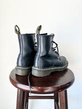 Load image into Gallery viewer, Dr Martens Boots Womens 6
