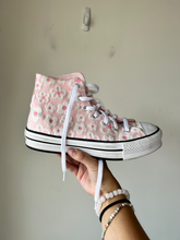 Load image into Gallery viewer, Converse Casual Shoes Womens 6

