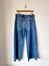 Load image into Gallery viewer, American Eagle Denim Size 3/4 (27)
