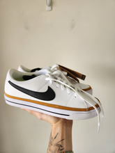 Load image into Gallery viewer, Nike Casual Shoes Womens 9.5
