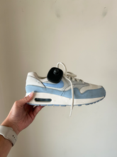 Load image into Gallery viewer, Nike Casual Shoes Womens 6
