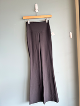 Load image into Gallery viewer, Lulu Lemon Athletic Pants Size Small
