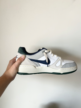 Load image into Gallery viewer, Nike Mens Athletic Shoes Mens 9.5
