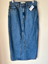 Load image into Gallery viewer, Abercrombie &amp; Fitch Long Skirt Size 2
