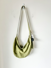 Load image into Gallery viewer, Universal Thread Purse
