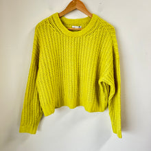 Load image into Gallery viewer, American Eagle Sweater Size Medium
