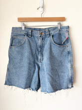 Load image into Gallery viewer, Wrangler Shorts Size 34
