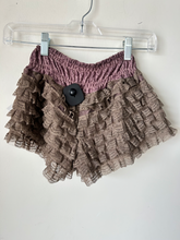 Load image into Gallery viewer, Edikted Shorts Size Extra Small
